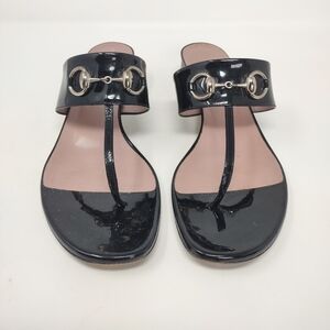 Gucci 37.5 Lilane thong horse bit patent leather sandals flip flops slid…